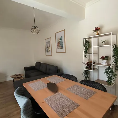 Port View, Veranda, 80 Sqm, Spacious Place For 6 Apartmán Soluň