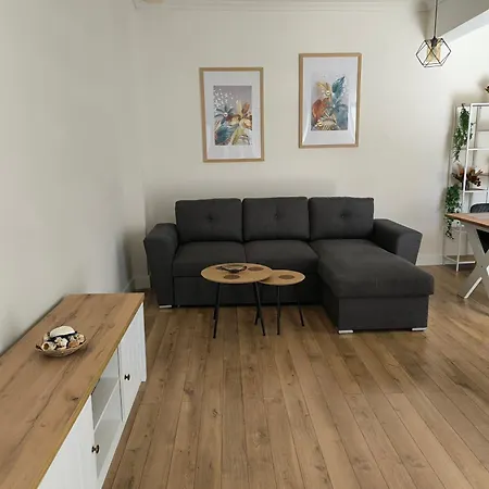 Port View, Veranda, 80 Sqm, Spacious Place For 6 Apartmán Soluň