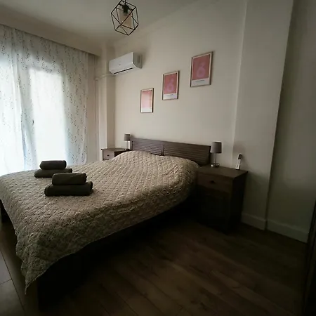 Port View, Veranda, 80 Sqm, Spacious Place For 6 Apartmán *