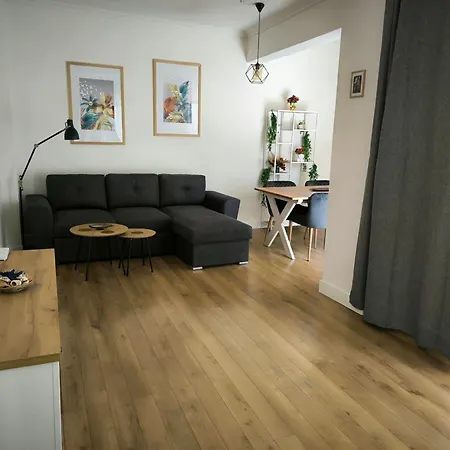 Port View, Veranda, 80 Sqm, Spacious Place For 6 Apartmán