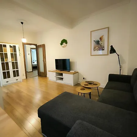 Apartmán Port View, Veranda, 80 Sqm, Spacious Place For 6 *